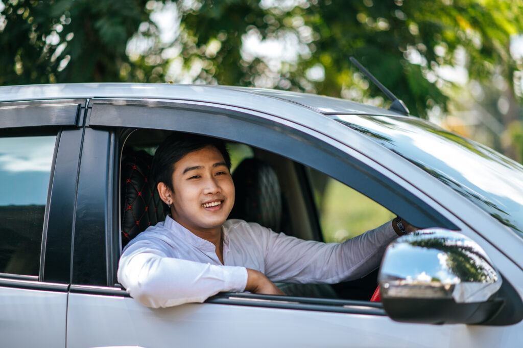 The man drove open the window and smiled happily.